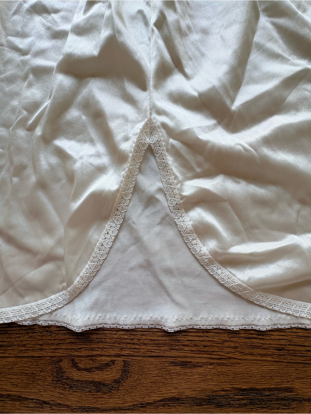 Bali Cream Half Slip with Lace Edge at hem- women’s medium- 100% nylon - Picture 7 of 12